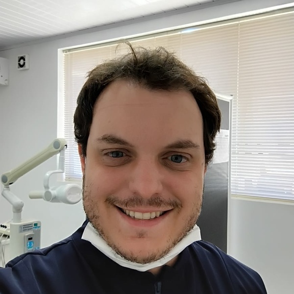 Otávio augusto Pimenta de oliveira - Dentista