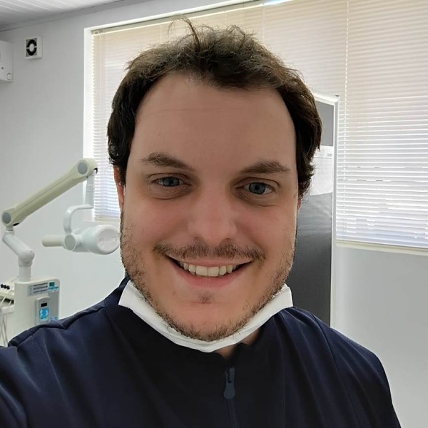 Otávio augusto Pimenta de oliveira - Dentista