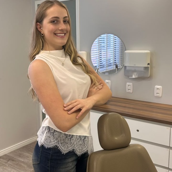 Dra Larissa Bauer